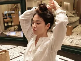 Diễn viên Song Hye Kyo, vẻ tự nhiên trong sơ mi trắng và denim... visual nữ thần dễ thương
