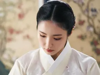 Sin Se Kyung tung ra những hình ảnh hậu trường quá trình quay bộ phim “Enchanted Person”