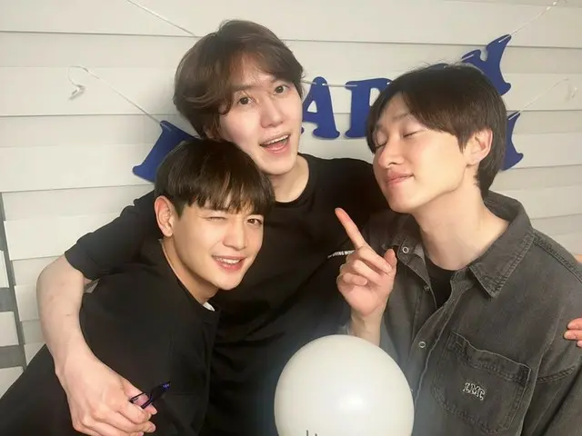 “SUPER JUNIOR” Kyuhyun nói “cảm ơn” sau khi nhận được lời chúc mừng từ Eunhyuk và “SHINee” Minho trong ngày sinh nhật của anh ấy… “TVXQ” Changmin cũng bình luận chúc mừng