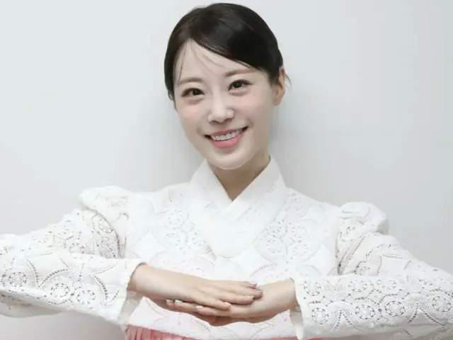 Heo YOUNG JI (KARA) mặc Hanbok gửi lời chúc năm mới: "Chúc mọi điều ước của bạn đều thành hiện thực trong năm mới".