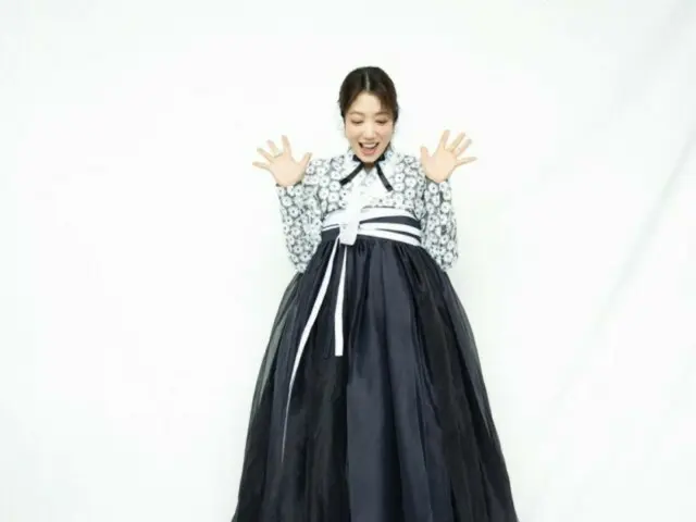 Park Sin Hye toát lên vẻ đáng yêu trong bộ hanbok thanh lịch... "Hôm nay là ngày của bác sĩ Slump"