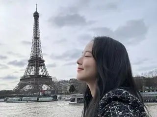 "BLACKPINK" Jisoo, nữ thần Paris với nền là tháp Eiffel