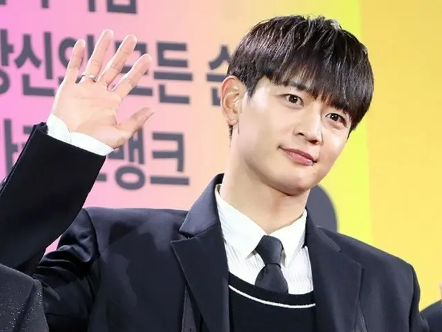 “SHINee” Minho trấn an người hâm mộ: “Đừng lo lắng”.