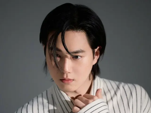 "EXO" Suho tung ảnh hậu trường... Cắt B cũng đẹp