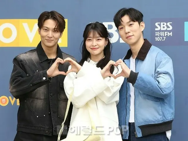 [Ảnh] JooWon & Kwon Nara & Yoo InSoo, Triple Heart... Họ đến để xuất hiện trên radio