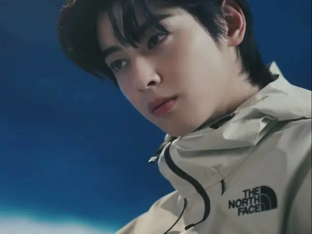 "ASTRO" Cha Eun Woo toát lên sức hút sắc sảo với dáng vẻ ngoài trời mùa xuân (có video)