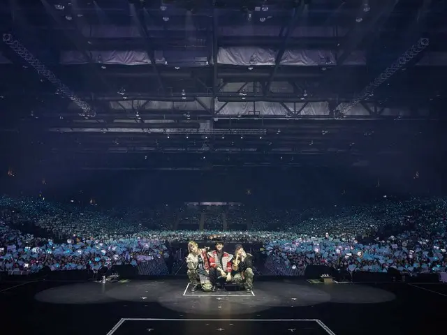 "SHINee" chụp ảnh cùng Shawol và các bạn tại Hong Kong sau "SHINee WORLD VI" tại Hong Kong