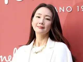 [Ảnh] Nữ diễn viên Choi Ji Woo tham dự sự kiện ra mắt thương hiệu trang sức tại Hàn Quốc... Thanh lịch trong tông trắng