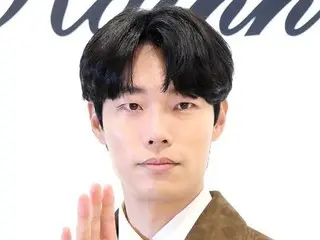 [Ảnh] Nam diễn viên Ryu Jun Yeol tham dự sự kiện "Ralph Lauren"...vẻ mặt hơi cứng nhắc