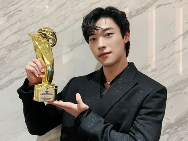 Nam diễn viên Woo DoHwan giành giải Nam diễn viên xuất sắc nhất tại Asia Top Awards 2024