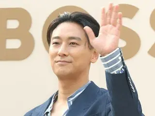[Ảnh] Nam diễn viên Joo Ji Hoon tham gia thuyết trình “BOSS”… Lời chào thoải mái