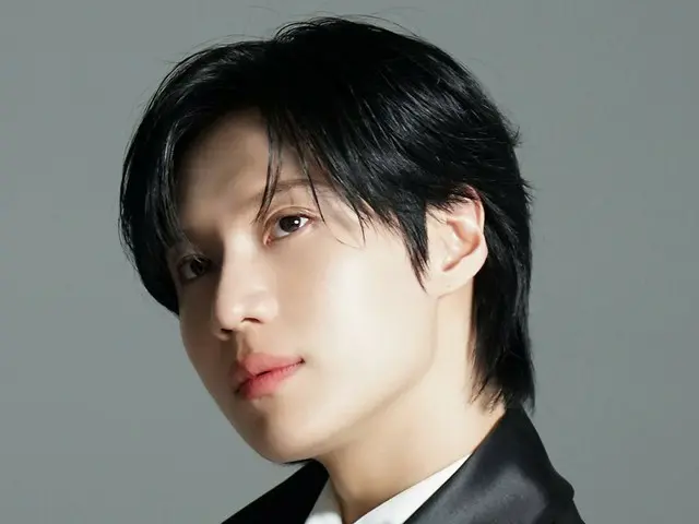 "SHINee" Taemin tung ảnh hậu trường và quay phim từ buổi chụp ảnh profile (có video)