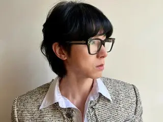 "TVXQ" YunHo đeo kính đen và áo khoác Chanel... Sự quyến rũ sang trọng bùng nổ (có video)