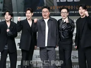 [Ảnh] Lee Je Hoon & Lee DongHwi cùng các diễn viên chính khác của bộ phim truyền hình mới "Trưởng nhóm điều tra 1958" đã tham dự buổi giới thiệu sản xuất...Tư thế chiến đấu mạnh mẽ!