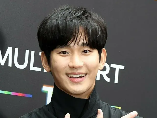 [Ảnh] Nam diễn viên Kim Soo Hyun tham gia sự kiện kỷ niệm khai trương cửa hàng pop-up của thương hiệu đồng hồ... Quyến rũ sang trọng trong trang phục đen