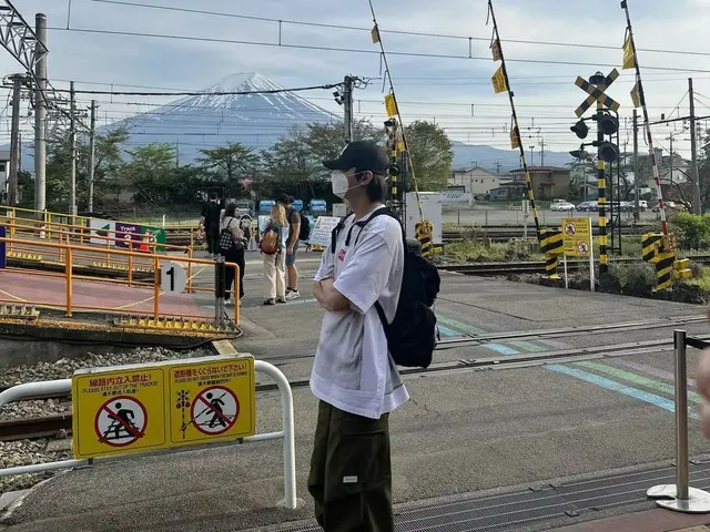 Nam diễn viên Lee Min Ho chia sẻ những kỷ niệm trong chuyến đi Nhật Bản... với phía sau là núi Phú Sĩ