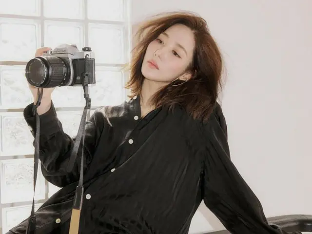 Nữ diễn viên Park Min Young trông độc lập trước ống kính