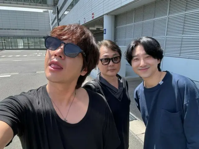 Jang Keun Suk đến Nagoya để biểu diễn cùng ban nhạc "CHIMIRO" của anh ấy...đeo kính râm và trông "nóng bỏng"