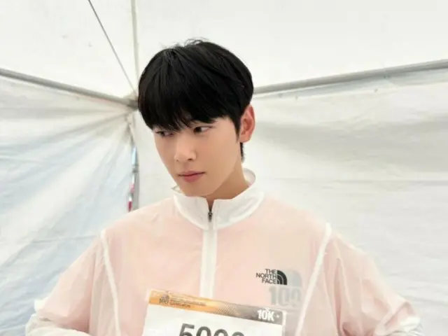 Cha Eun Woo của ASTRO trông thật sảng khoái tại cuộc thi chạy địa hình