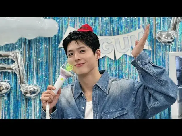 Nam diễn viên Park BoGum tung ra cảnh hậu trường về sự xuất hiện của IU trong buổi hòa nhạc (có kèm video)