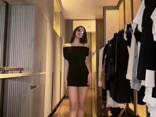 Đôi chân xinh đẹp của "BLACKPINK" Jennie tỏa sáng trong chiếc váy ngắn