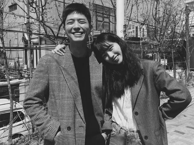 Vẫn còn rất nhiều ảnh chụp chung với Suzy và Park BoGum! …Để kỷ niệm ngày ra mắt bộ phim “Xứ Sở Thần Tiên”