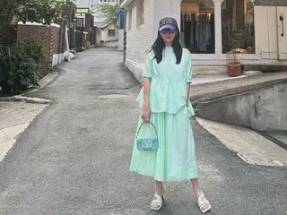 Nữ diễn viên Son Ye Jin khoe chiếc váy màu bạc hà sảng khoái... "Nóng quá, nóng quá"