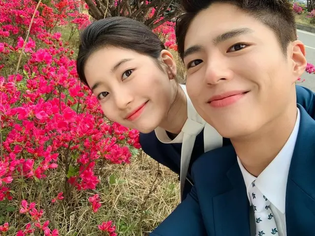 Diễn viên Park BoGum & Suzy tung ra một bức ảnh hai shot khác... “Try to Remember”