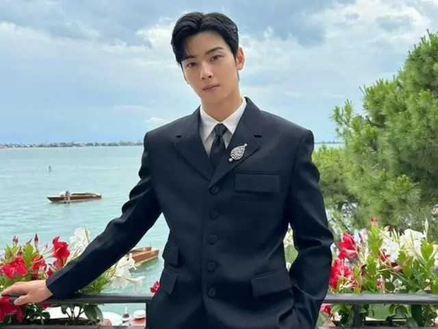 ``ASTRO'' Cha Eun Woo, quý tộc quyến rũ cả Venice... toát lên vẻ sang trọng