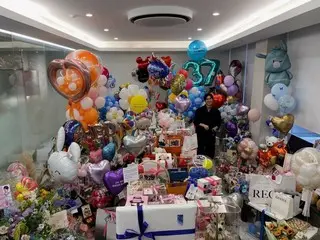 Nam diễn viên Lee Min Ho tổ chức sinh nhật trong căn phòng ngập tràn quà sinh nhật...