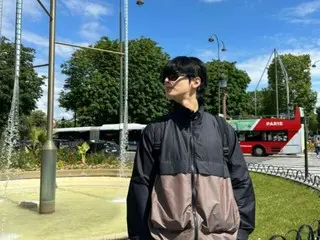 Cha Eun Woo của ASTRO trông thật ngầu với áo hoodie và kính râm độc đáo