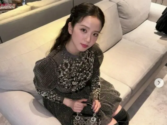 "BLACKPINK" Jisoo, công chúa show diễn Dior...Vẻ đẹp quyến rũ hơn cả hàng xa xỉ