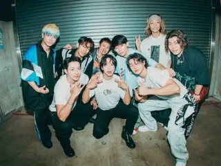 "CNBLUE" tung ra những cảnh hậu trường của buổi biểu diễn hợp tác của họ tại Nhật Bản với "UVERworld"... "Sự bùng nổ của ban nhạc bây giờ là"