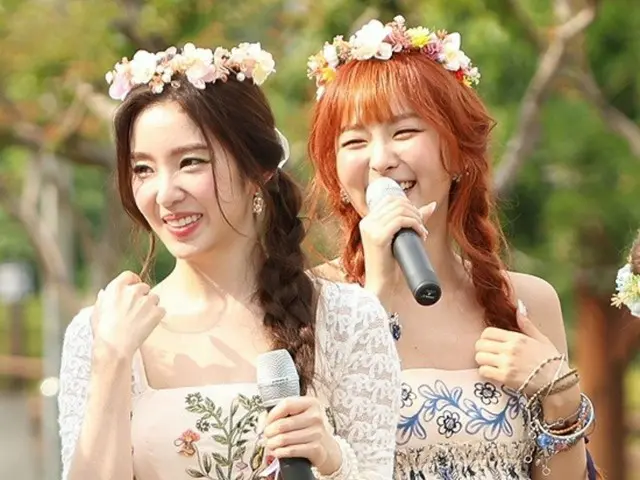 [Ảnh] "Red Velvet" tổ chức mini fanmeeting cảm ơn người hâm mộ trước khi ghi hình trước "Music Bank"