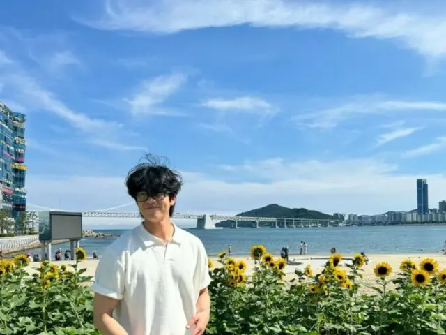 Chae Jong Hyeop, nụ cười sảng khoái như bầu trời trong xanh... "Hoa hướng dương nào?"