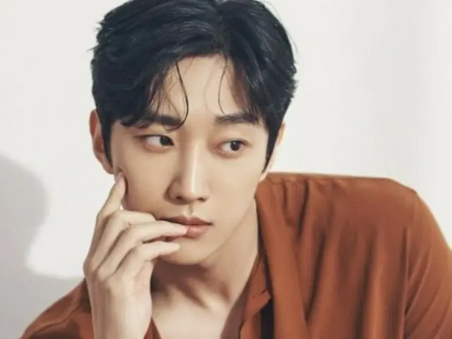 Jinyoung của "B1A4" sẽ xuất hiện trong bộ phim truyền hình "Suspicious Girlfriend" nối tiếp bộ phim... Đóng cặp cùng Jeong Ji So