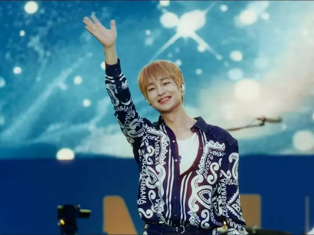 "SHINee" Onew tung video live ca khúc solo mới "Thứ Hai, Thứ Ba, Thứ Tư, Thứ Năm, Thứ Sáu, Thứ Bảy, Chủ Nhật" (có kèm video)