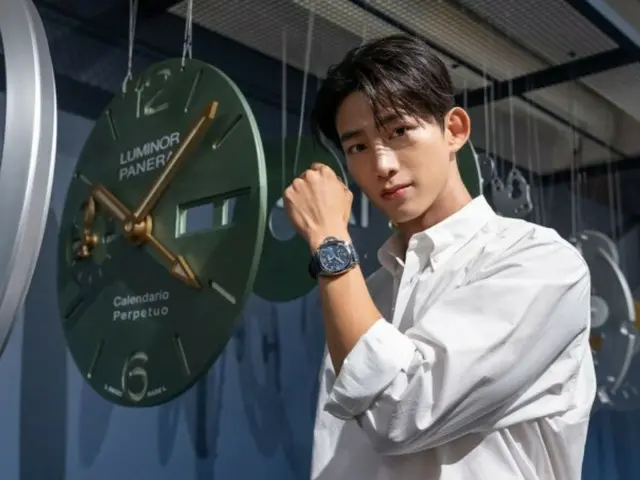 "2PM" Tacyeon thu hút sự chú ý với vẻ ngoài sắc sảo hơn... Tham dự sự kiện của thương hiệu đồng hồ Ý