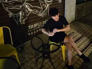 Diễn viên Kim Soohyeon đang làm gì trên đường phố Đài Bắc vào ban đêm?