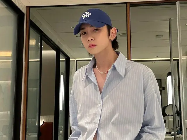 "SHINee" KEY khoe trang phục hôm nay...Minho nhận xét: "Cổ thẳng????"