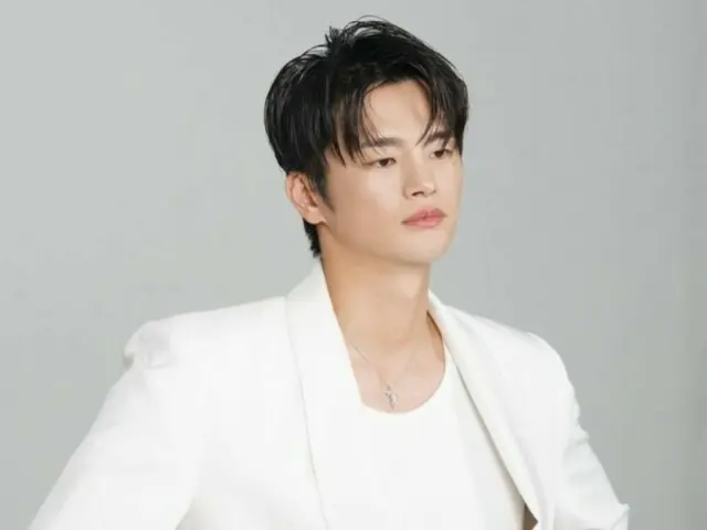 Seo In Guk, sự quyến rũ không thể diễn tả bằng lời ... Hình ảnh sang trọng và gợi cảm (có video)