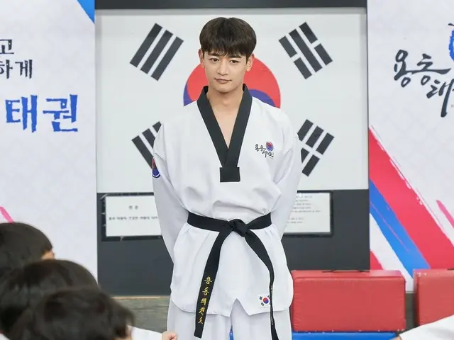 Minho của SHINee hóa thân thành 3 giai đoạn từ huấn luyện viên Taekwondo, nhân viên bảo vệ siêu thị đến con trai út của một gia đình tài phiệt trong phim mới Ngôi Nhà Đầy Tình Yêu