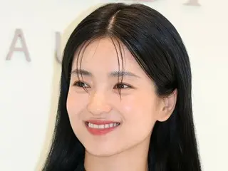 [Ảnh] Kim TaeRi tham gia sự kiện kỷ niệm khai trương cửa hàng pop-up Prada Beauty... nụ cười dịu dàng