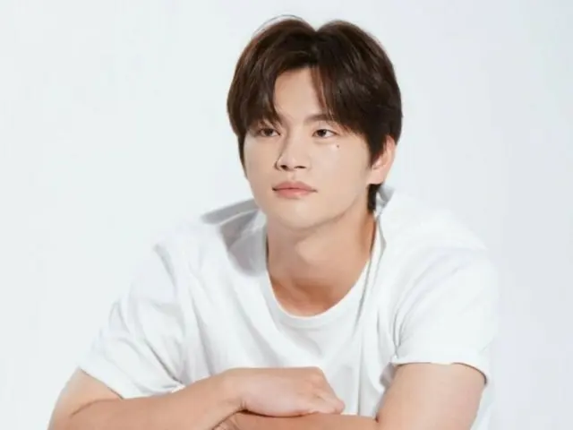 Seo In Guk, ánh mắt dịu dàng và ấm áp... Những đoạn cắt hậu trường như bộ quà tặng tổng hợp được ra mắt (có video)