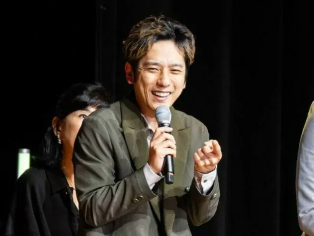 "Arashi" Kazunari Ninomiya đến Hàn Quốc lần đầu tiên sau 16 năm và có buổi fanmeeting "Black Pean 2" với 1.600 người hâm mộ... Ryoma Takeuchi cũng đã đến Hàn Quốc