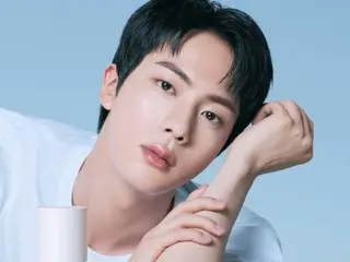 "BTS" JIN chỉ cần nhìn thôi cũng khiến trái tim bạn rung động...Thời trang ngay cả khi chỉ mặc áo phông