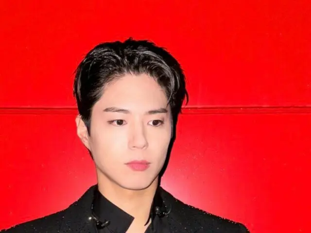 Park BoGum gây ấn tượng với vẻ đẹp lộng lẫy... Công bố ảnh hậu trường "Music Bank in Madrid"