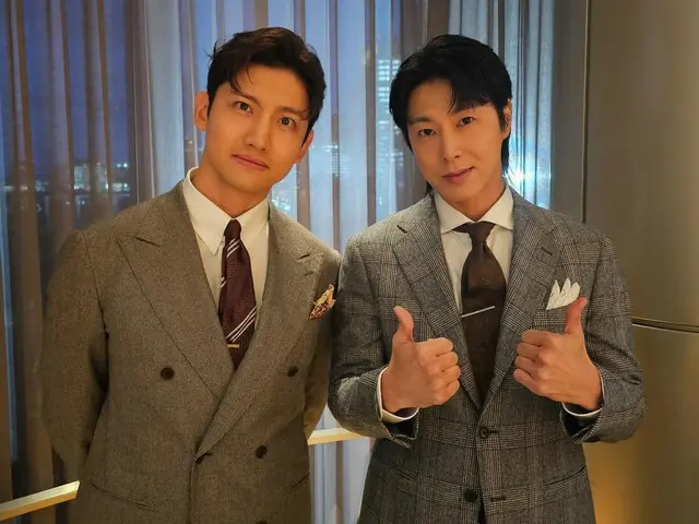 "TVXQ" Changmin tham gia lễ thắp sáng cùng YunHo (U-KNOW)... Dán mắt vào bộ vest tuyệt đẹp