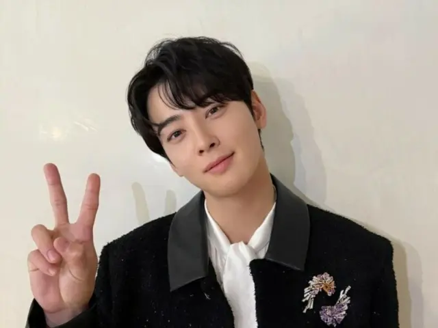 "ASTRO" Cha Eun Woo, nụ cười ấm áp và tạo dáng dễ thương ... hình ảnh hoàng tử