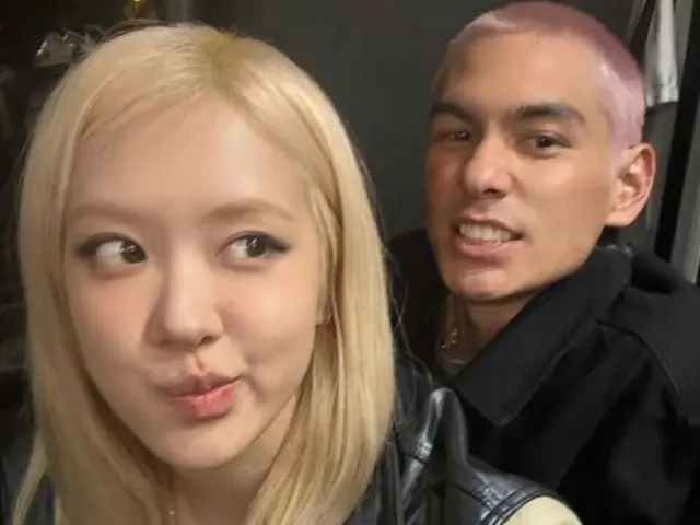 "BLACKPINK" Rosé và bạn diễn Evan Mock vào vai người tình trong một shot hình thân thiện